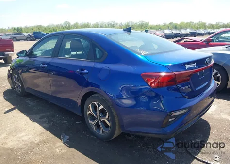2021 Kia Forte Lxs z USA, uszkodzony, nr VIN 3KPF24AD4ME277261